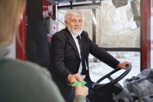 Czy kierowca autobusu ma możliwość wcześniejszej emerytury?