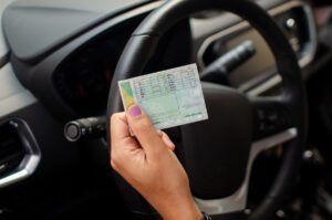 Jak sprawdzić numer prawa jazdy, jego serię i datę wydania?