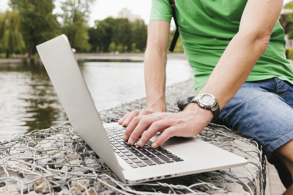 Internet w Niemczech – jak mieć bez limitu i bez abonamentu z Polski?